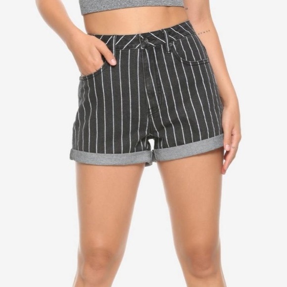 Hot topic Denim Washed Black & White Stripe Mom Shorts sz 11 - Picture 2 of 5